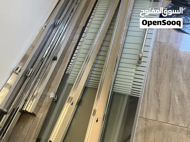 ألواح زجاج سيكوريت شور بوكس جديد عدد 3 مع حمالة مناشف عدد 3