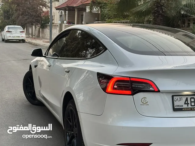 تسلا موديل 3 لون أبيض لؤلؤي 2022 Tesla model 3 . 2022