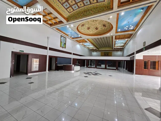 Commercial showroom on the main road in Ruwi معرض تجاري في روي على الشارع العام