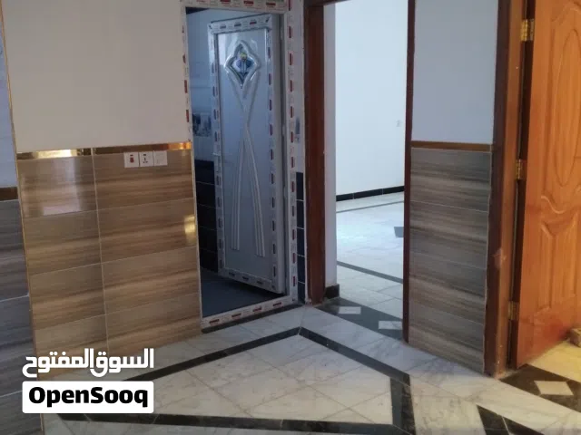 ِشقه للبيع طابق 2 حي الجامعه