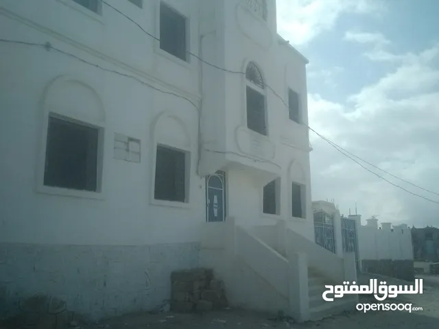 بيت مكون من طابقين في محافظة حضرموت مديرية غيل باوزير معروض للبيع