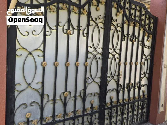 باب  حديد كبير +باب  حديد صغير + مخلفات حديد والمنيوم