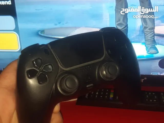 يد سوني 5 خفيفه وجدا ممتازه ومريحه باللعب كوبي ون من شركه playx ومعاها كرتونه واستخدام شهر