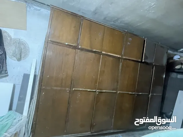 خزانة لاتيه مستعملة للبيع 200