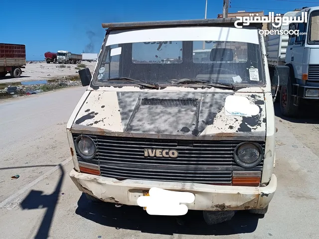 Flatbed Iveco 1981 in Benghazi