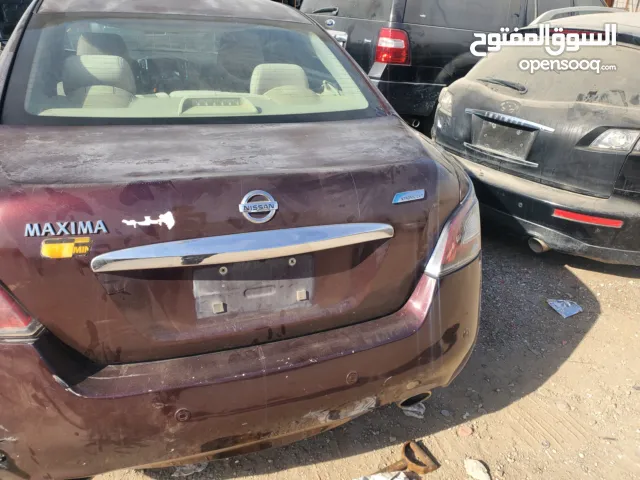 يوجد لدينا قطع غيار جميع انواع السيارات