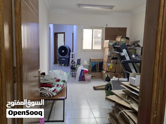 شقة متوسطة الحجم للإيجار بسعر مميز في الرياض، حي الملز Medium-sized apartment for rent with a great