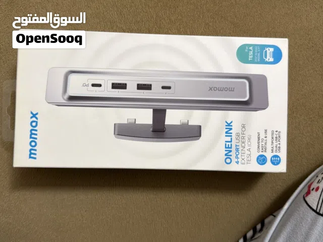 USB Hub أصلي من شركة Momax مخصص لـ Tesla Model 3 / Model Y