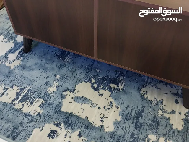 اثاث غرفة جلوس ،،طاولة وسط مع خزانة تلفاز معلقة للبيع