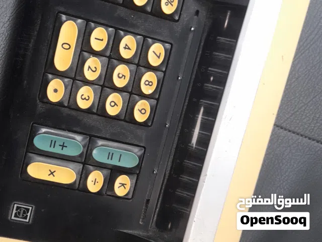 حاسبه الاكترونية كلاسيكية. تعود لفتره السبعينات
