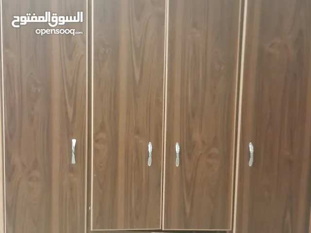 خزانة لاتيه مستعملة نضيفة اربع ظرف ورفوف وتعليق جهتين ودرجين 45 دينار