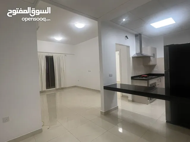 شقة راقية للإيجار في القرم - سيح المالح غرفتين، 3 حمامات، إطلالة مسبح، جم، موقف وأمن