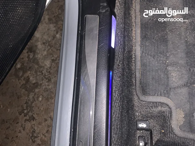 محتاج طقم عتب فيبر داخلى تويوتا كورلا
