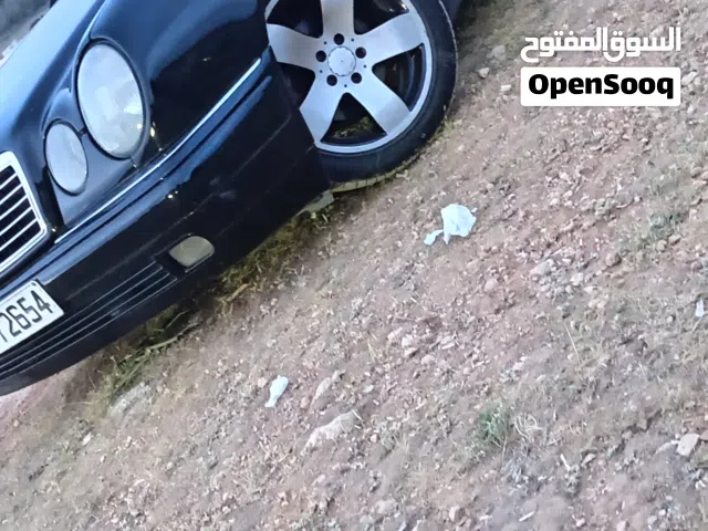 1998 مرسيدس بنز الفئة-E E 200
