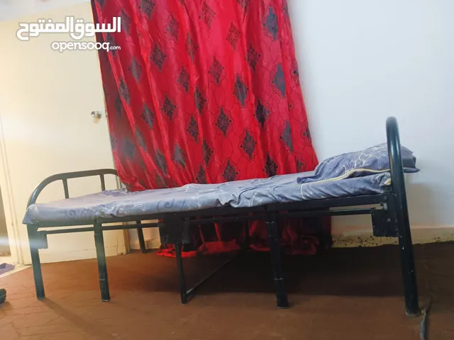 تخت مفرد حديد ينضب وبسعر مغري
