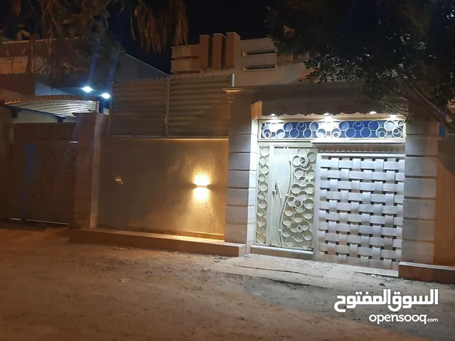 210 m2 3 Bedrooms Townhouse for Sale in Tripoli Abu Saleem