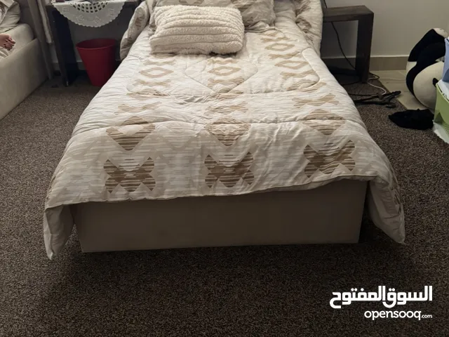 اثاث مستعمل بحالة جيدة جدا للبيع