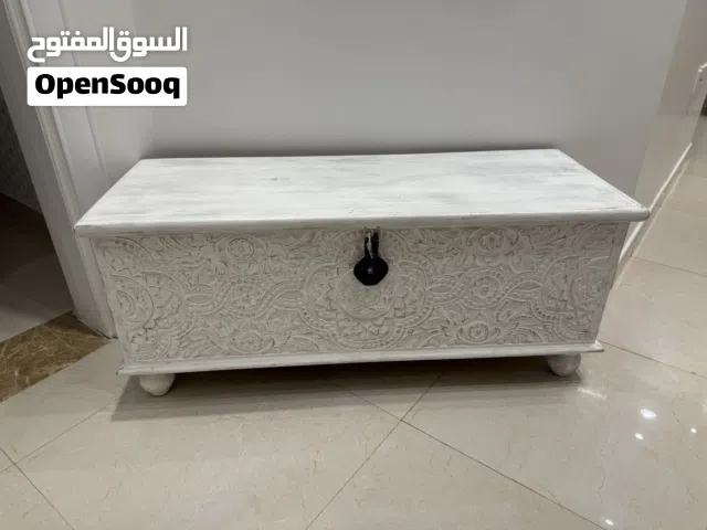 بنش خشبي لون أبيض