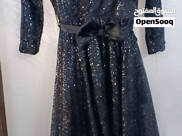 فستان استعمال ساعه فقط ما في ولا عيب ثقيل وكتير حلو
