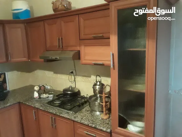 دولاب مطبخ خشب كونتار احمر طول 250×200للبيع كامل