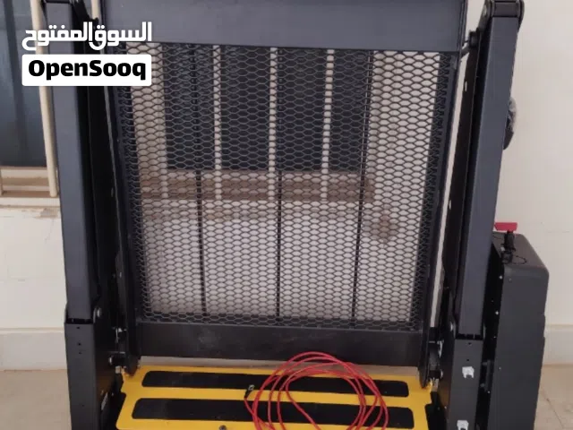 رافعة كرسي متحرك للمعاقين