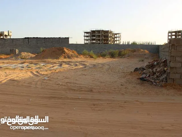 أرض سكنية في موقع حيوي وهادئ بطريق المشتل واجهتين ومساحة مميزة
