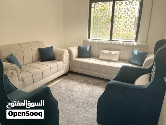 طقم كنب 7مقاعد بحالة ممتازه ونظيفة للبيع