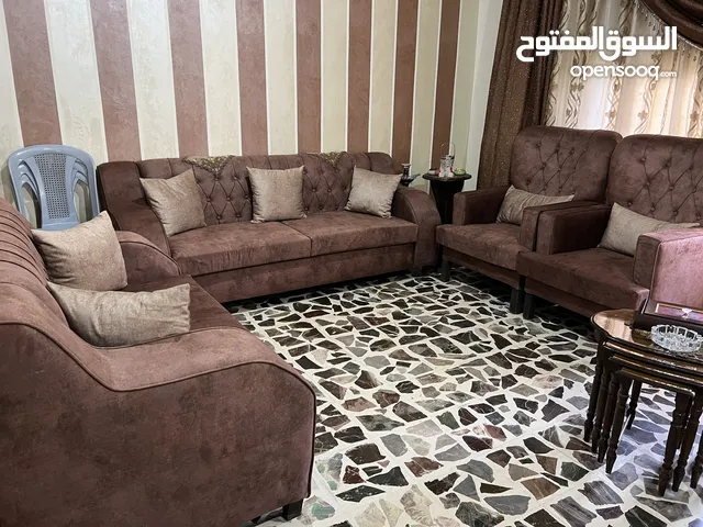 طقم كنب 7 مقاعد استعمال خفيف بحال الجديد