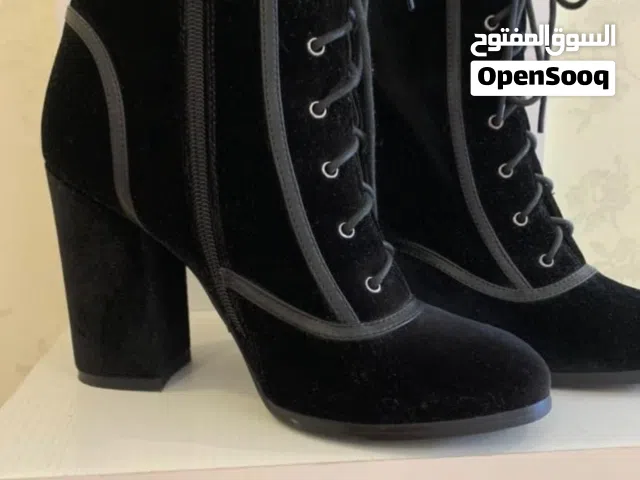 Black With Heels in Amman