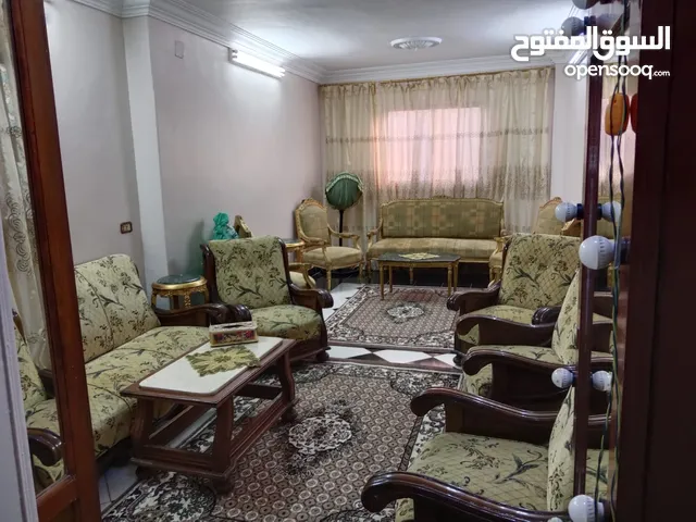 شقة للبيع قريبة من شارع الهرم الرئيسي شارع بدر سلامه متفرع من عثمان محرم طالبية هرم
