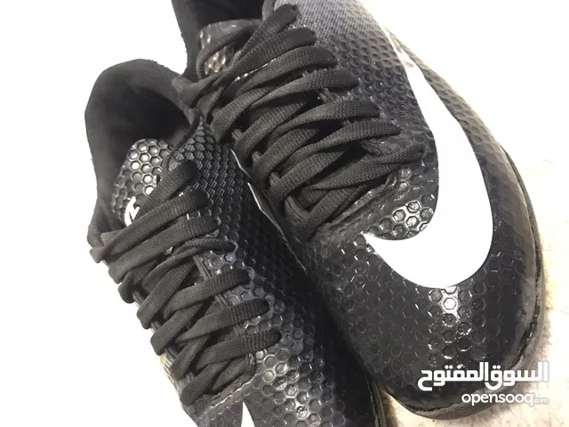 اعلان بوت رياضه Nike اصلي و مريح جدا بسعر (15) نمره 39