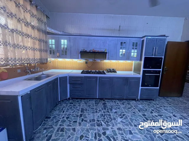 كاونتر HDF داخل المنيوم مع الاجهزة الكهربائية الفرن مامستخدم وباقي الاجهزة استخدام قليل