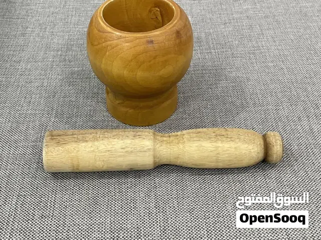 جرن و مدقة خشب زين بحالة جديدة تقريباً