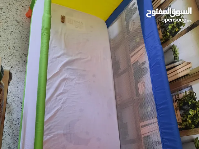 سرير تقريبا جديد،ممتاز ونظيف جدا و سعره معقول بنسبة لمدة استعماله و يرافقه ماطلة جديدة