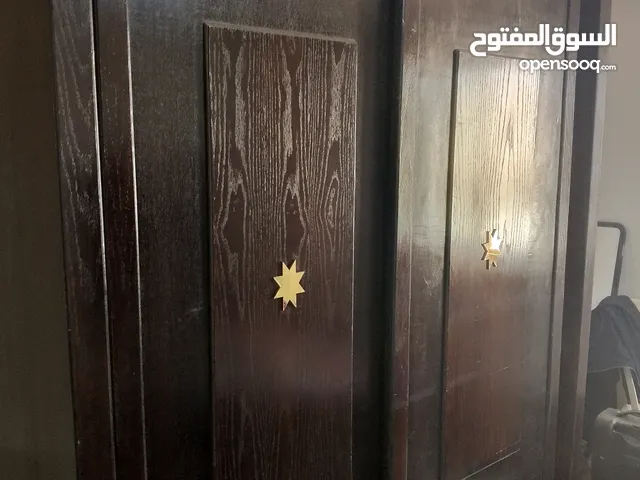 غرفة نوم تخت مفرد ونص مع خزانه للبيع بسعر مغري