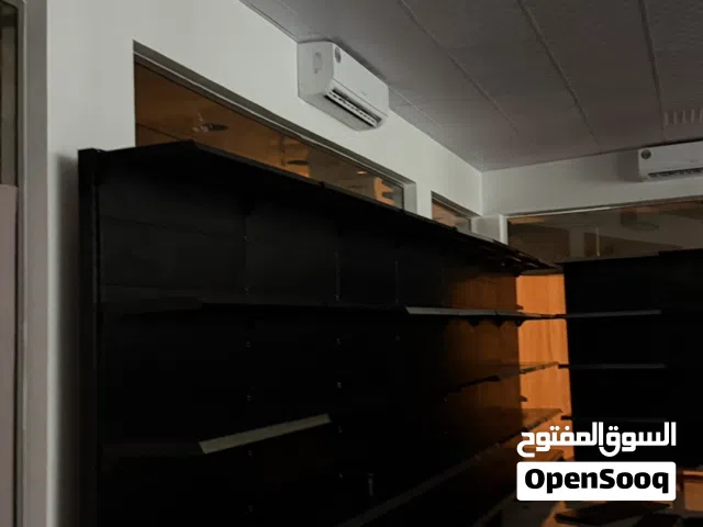 للبيع رفوف عرض تجارية بطول إجمالي 45 متر   بحالة ممتازة ونظيفة   سعر المتر ف السوق 60ریال