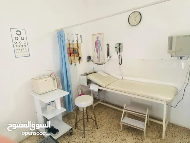 عيادة طب عام مع معداتها للبيع بدون الرخصه