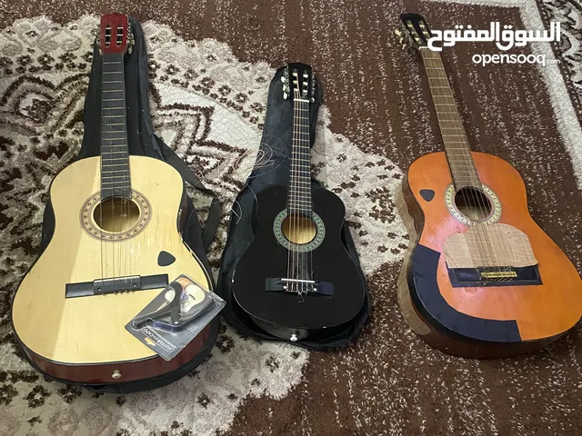 جيتارات ثلاثه للبيع