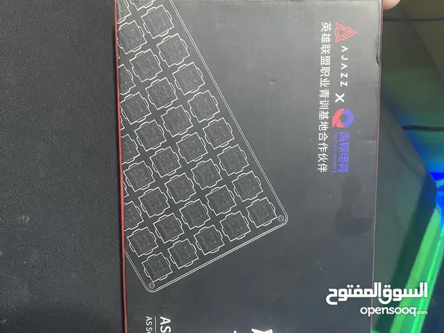 سوتشات بلون الاحمر