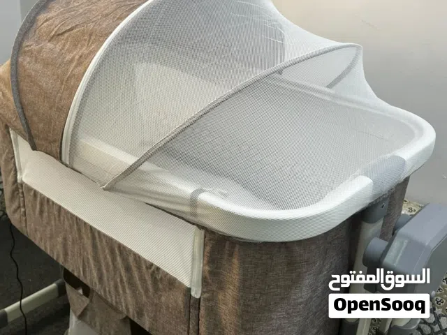 سرير اطفال جديد هزاز ويشتغل موسيقى هادئة للاطفال
