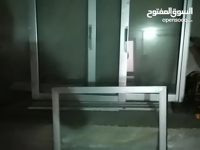 شباك المنيوم بحالة جيدة