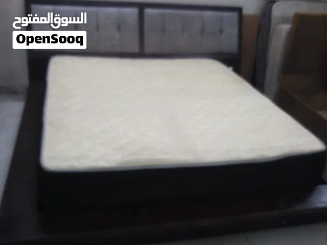 تخت زان قياس 180 ب 190 يوجد توصيل بدون فرشه