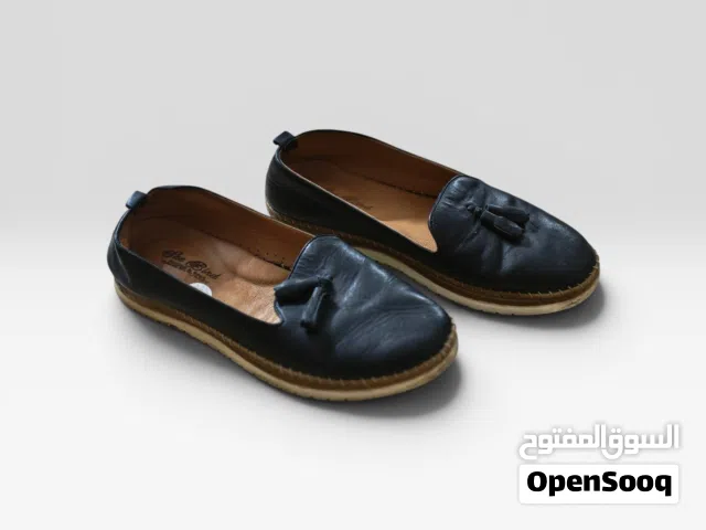 أحذية مستعملة