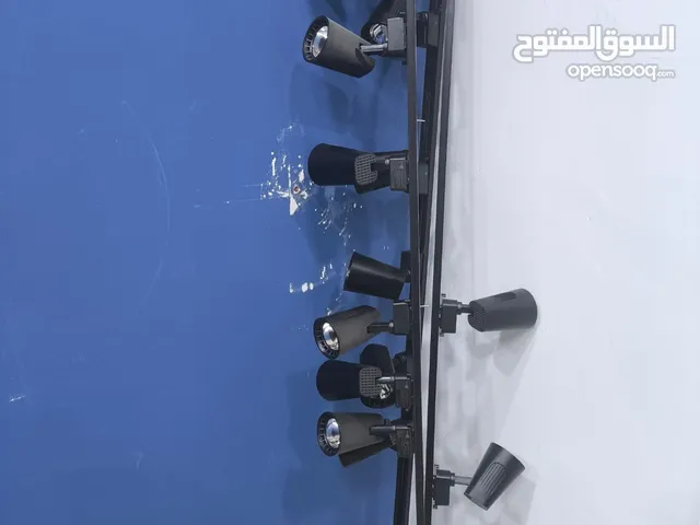ديكور محل ملابس للبيع رفوف وتعاليك وسبورلايت كله شغال وجديد