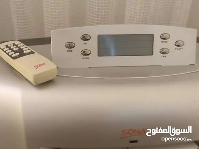 مكيف متنقل مع كل أغراضه