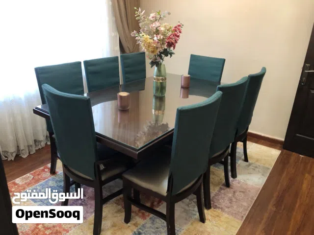 طاولة سفرة فاخرة مع كراسي – تصميم راقٍ وجودة عالية