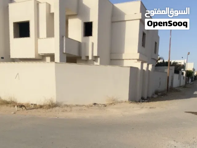 400 m2 More than 6 bedrooms Villa for Sale in Tripoli Al-Serraj