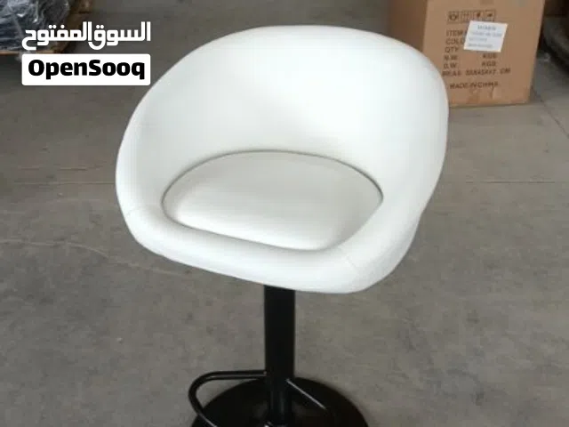 كرسي ستول Stool مودرن ومتوفّراللون الأبيض والأسود و مناسب للمطاعم والفنادق ومطابخ البيت والفلل
