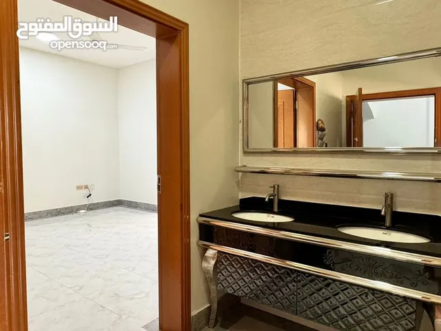 200 m2 3 Bedrooms Villa for Rent in Muscat Al Mawaleh