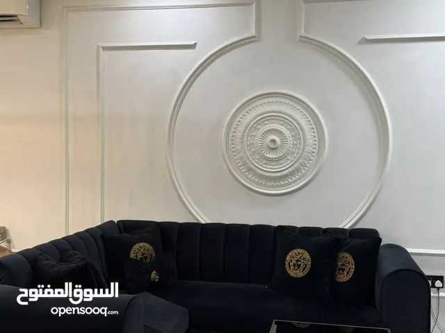 طقم صوفا حرف L اسود مخمل راقي جدا مع وسائد Versace + طاولة بنفس النقشة